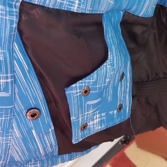 Avalanche Blue and White Softshell  Ski Jacket  Hood and Water-Resistant Fabric - Picture 15 of 16